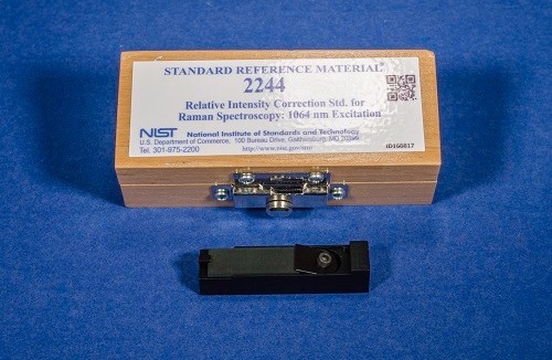 SRM 2244  拉曼光譜的相對強度校正標準：1064 nm激發標準品
